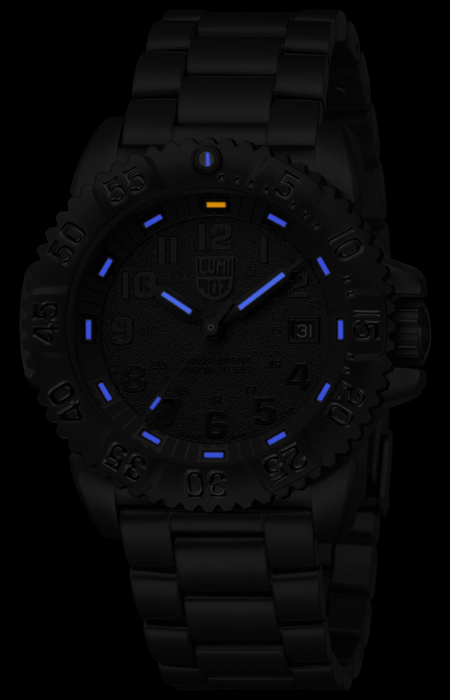 Швейцарские часы LUMINOX A.3152 BO в темноте NAVY SEAL STEEL COLORMARK 3150 SERIES.