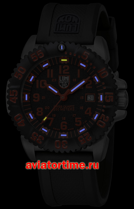 Швейцарские часы LUMINOX A.3165 в темноте NAVY SEAL STEEL COLORMARK 3150 SERIES.