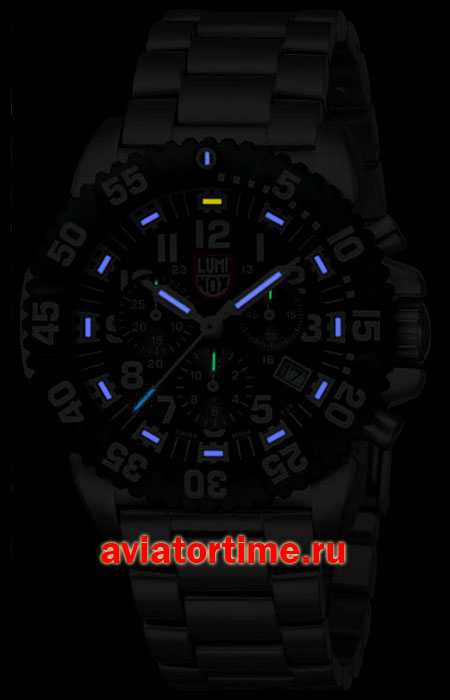 Швейцарские часы LUMINOX A.3182 в темноте STEEL COLORMARK CHRONOGRAPH.