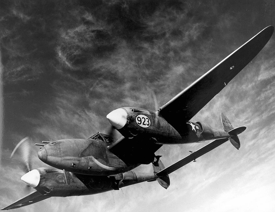 P-38 LIGHTNING в полете™.