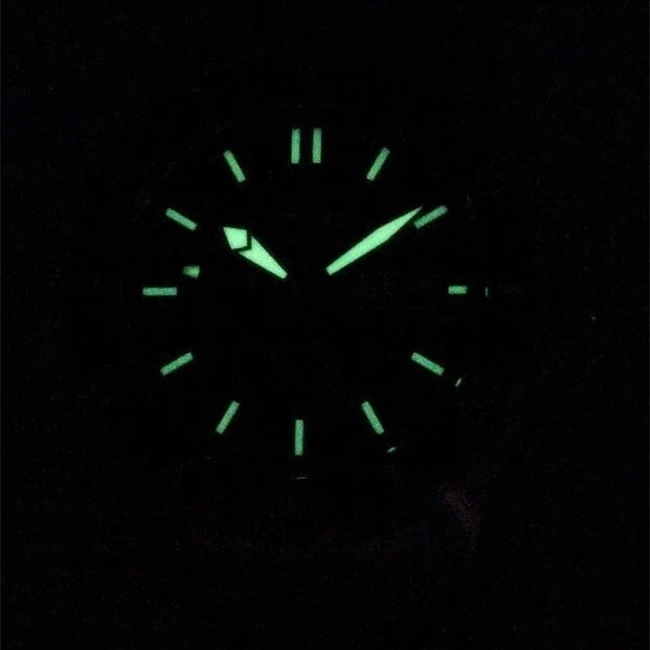 Часы Orient RA-AA0915R19B В темноте.