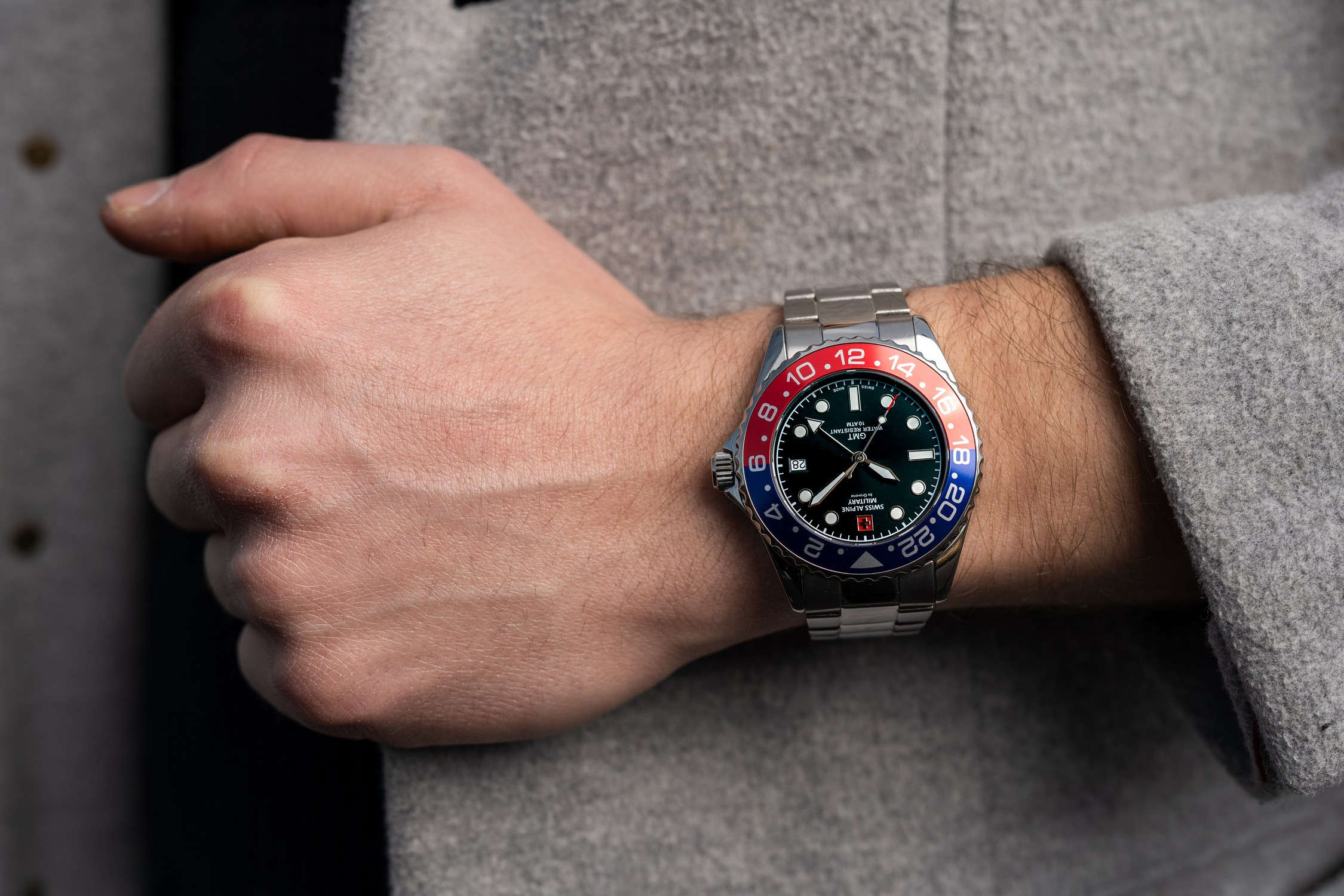 ���� Swiss Alpine Military 7052.1131SAM Master�Diver�GMT. ������� �����.